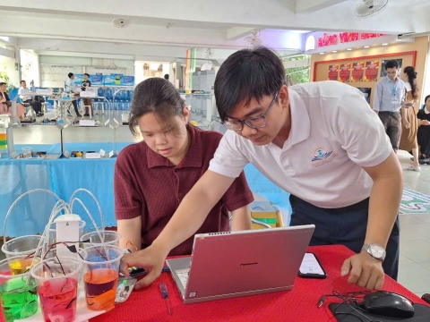 STEPPING STONES EDUCATION ĐỒNG HÀNH CÙNG THPT NGUYỄN AN NINH , TPHCM TRONG NGÀY HỘI TƯ VẤN TUYỂN SINH QUA HOẠT ĐỘNG TRẢI NGHIỆM STEM - AI