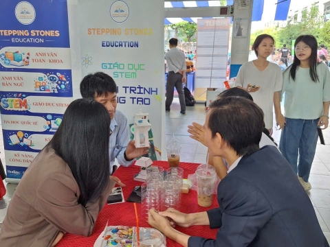 STEPPING STONES EDUCATION ĐỒNG HÀNH CÙNG THPT NGUYỄN AN NINH , TPHCM TRONG NGÀY HỘI TƯ VẤN TUYỂN SINH QUA HOẠT ĐỘNG TRẢI NGHIỆM STEM - AI
