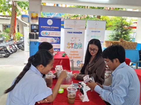 STEPPING STONES EDUCATION ĐỒNG HÀNH CÙNG THPT NGUYỄN AN NINH , TPHCM TRONG NGÀY HỘI TƯ VẤN TUYỂN SINH QUA HOẠT ĐỘNG TRẢI NGHIỆM STEM - AI