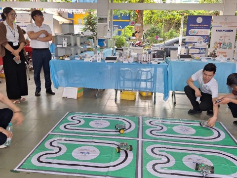 STEPPING STONES EDUCATION ĐỒNG HÀNH CÙNG THPT NGUYỄN AN NINH , TPHCM TRONG NGÀY HỘI TƯ VẤN TUYỂN SINH QUA HOẠT ĐỘNG TRẢI NGHIỆM STEM - AI