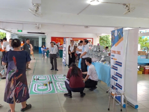 STEPPING STONES EDUCATION ĐỒNG HÀNH CÙNG THPT NGUYỄN AN NINH , TPHCM TRONG NGÀY HỘI TƯ VẤN TUYỂN SINH QUA HOẠT ĐỘNG TRẢI NGHIỆM STEM - AI