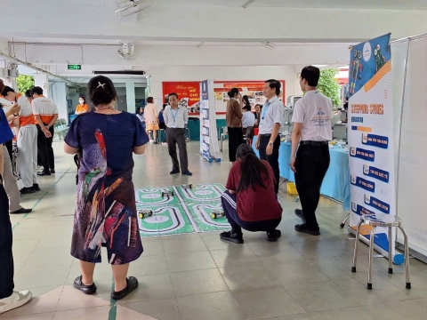 STEPPING STONES EDUCATION ĐỒNG HÀNH CÙNG THPT NGUYỄN AN NINH , TPHCM TRONG NGÀY HỘI TƯ VẤN TUYỂN SINH QUA HOẠT ĐỘNG TRẢI NGHIỆM STEM - AI