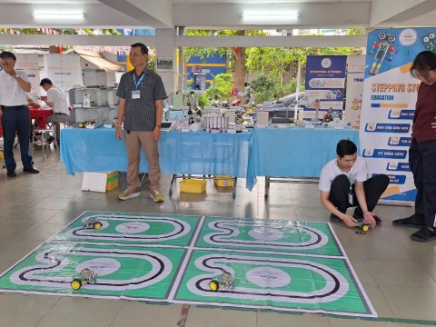 STEPPING STONES EDUCATION ĐỒNG HÀNH CÙNG THPT NGUYỄN AN NINH , TPHCM TRONG NGÀY HỘI TƯ VẤN TUYỂN SINH QUA HOẠT ĐỘNG TRẢI NGHIỆM STEM - AI