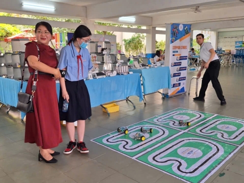 STEPPING STONES EDUCATION ĐỒNG HÀNH CÙNG THPT NGUYỄN AN NINH , TPHCM TRONG NGÀY HỘI TƯ VẤN TUYỂN SINH QUA HOẠT ĐỘNG TRẢI NGHIỆM STEM - AI
