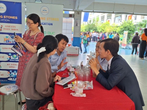 STEPPING STONES EDUCATION ĐỒNG HÀNH CÙNG THPT NGUYỄN AN NINH , TPHCM TRONG NGÀY HỘI TƯ VẤN TUYỂN SINH QUA HOẠT ĐỘNG TRẢI NGHIỆM STEM - AI