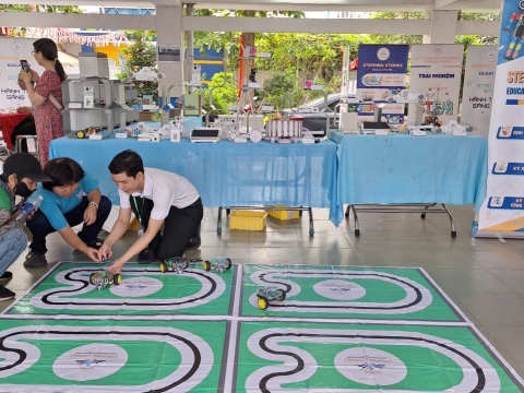 STEPPING STONES EDUCATION ĐỒNG HÀNH CÙNG THPT NGUYỄN AN NINH , TPHCM TRONG NGÀY HỘI TƯ VẤN TUYỂN SINH QUA HOẠT ĐỘNG TRẢI NGHIỆM STEM - AI