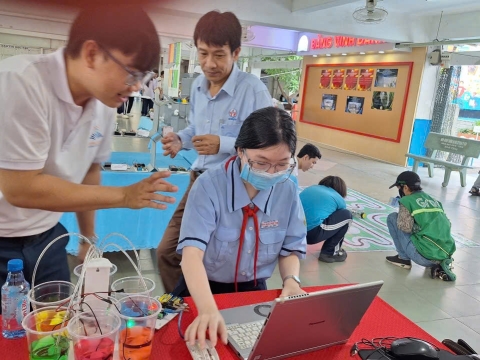 STEPPING STONES EDUCATION ĐỒNG HÀNH CÙNG THPT NGUYỄN AN NINH , TPHCM TRONG NGÀY HỘI TƯ VẤN TUYỂN SINH QUA HOẠT ĐỘNG TRẢI NGHIỆM STEM - AI