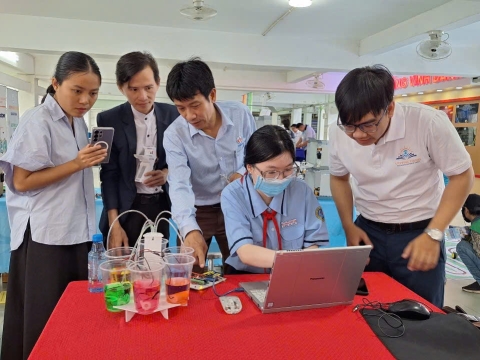 STEPPING STONES EDUCATION ĐỒNG HÀNH CÙNG THPT NGUYỄN AN NINH , TPHCM TRONG NGÀY HỘI TƯ VẤN TUYỂN SINH QUA HOẠT ĐỘNG TRẢI NGHIỆM STEM - AI