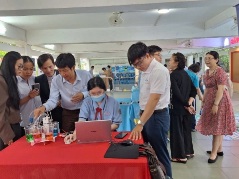 STEPPING STONES EDUCATION ĐỒNG HÀNH CÙNG THPT NGUYỄN AN NINH , TPHCM TRONG NGÀY HỘI TƯ VẤN TUYỂN SINH QUA HOẠT ĐỘNG TRẢI NGHIỆM STEM - AI