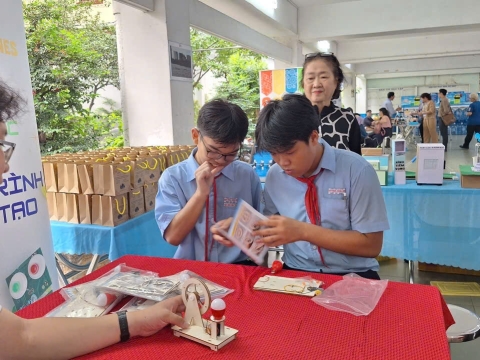 STEPPING STONES EDUCATION ĐỒNG HÀNH CÙNG THPT NGUYỄN AN NINH , TPHCM TRONG NGÀY HỘI TƯ VẤN TUYỂN SINH QUA HOẠT ĐỘNG TRẢI NGHIỆM STEM - AI