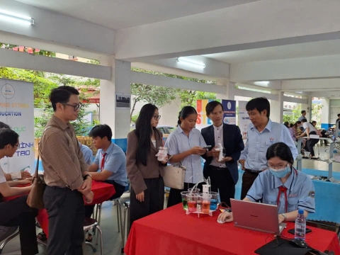 STEPPING STONES EDUCATION ĐỒNG HÀNH CÙNG THPT NGUYỄN AN NINH , TPHCM TRONG NGÀY HỘI TƯ VẤN TUYỂN SINH QUA HOẠT ĐỘNG TRẢI NGHIỆM STEM - AI