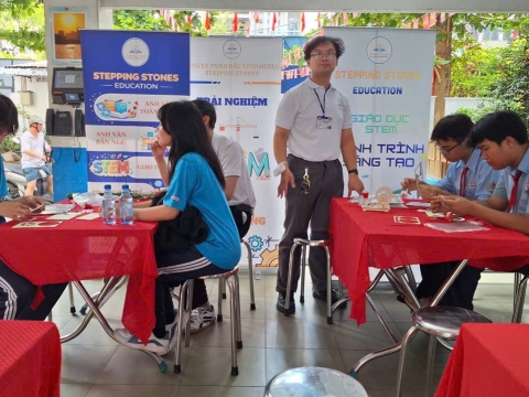 STEPPING STONES EDUCATION ĐỒNG HÀNH CÙNG THPT NGUYỄN AN NINH , TPHCM TRONG NGÀY HỘI TƯ VẤN TUYỂN SINH QUA HOẠT ĐỘNG TRẢI NGHIỆM STEM - AI
