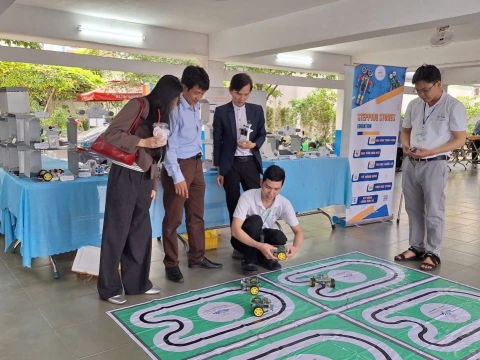 STEPPING STONES EDUCATION ĐỒNG HÀNH CÙNG THPT NGUYỄN AN NINH , TPHCM TRONG NGÀY HỘI TƯ VẤN TUYỂN SINH QUA HOẠT ĐỘNG TRẢI NGHIỆM STEM - AI