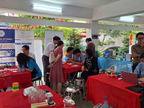 STEPPING STONES EDUCATION ĐỒNG HÀNH CÙNG THPT NGUYỄN AN NINH , TPHCM TRONG NGÀY HỘI TƯ VẤN TUYỂN SINH QUA HOẠT ĐỘNG TRẢI NGHIỆM STEM - AI