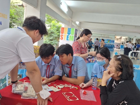 STEPPING STONES EDUCATION ĐỒNG HÀNH CÙNG THPT NGUYỄN AN NINH , TPHCM TRONG NGÀY HỘI TƯ VẤN TUYỂN SINH QUA HOẠT ĐỘNG TRẢI NGHIỆM STEM - AI