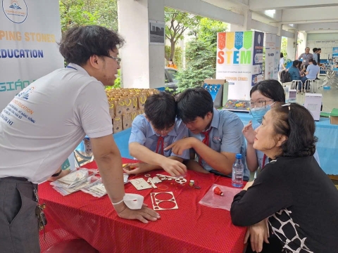STEPPING STONES EDUCATION ĐỒNG HÀNH CÙNG THPT NGUYỄN AN NINH , TPHCM TRONG NGÀY HỘI TƯ VẤN TUYỂN SINH QUA HOẠT ĐỘNG TRẢI NGHIỆM STEM - AI
