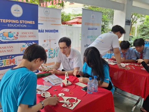 STEPPING STONES EDUCATION ĐỒNG HÀNH CÙNG THPT NGUYỄN AN NINH , TPHCM TRONG NGÀY HỘI TƯ VẤN TUYỂN SINH QUA HOẠT ĐỘNG TRẢI NGHIỆM STEM - AI