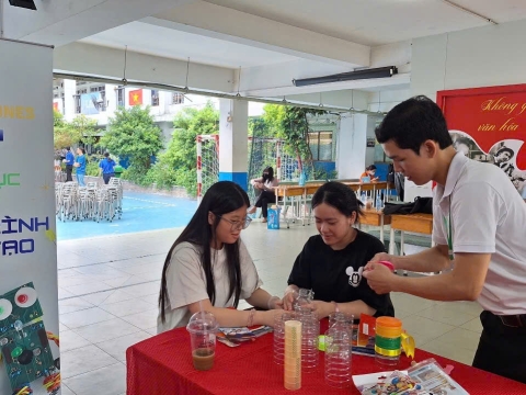 STEPPING STONES EDUCATION ĐỒNG HÀNH CÙNG THPT NGUYỄN AN NINH , TPHCM TRONG NGÀY HỘI TƯ VẤN TUYỂN SINH QUA HOẠT ĐỘNG TRẢI NGHIỆM STEM - AI