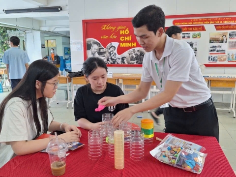 STEPPING STONES EDUCATION ĐỒNG HÀNH CÙNG THPT NGUYỄN AN NINH , TPHCM TRONG NGÀY HỘI TƯ VẤN TUYỂN SINH QUA HOẠT ĐỘNG TRẢI NGHIỆM STEM - AI