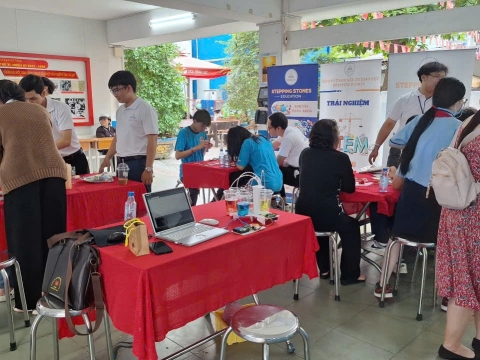 STEPPING STONES EDUCATION ĐỒNG HÀNH CÙNG THPT NGUYỄN AN NINH , TPHCM TRONG NGÀY HỘI TƯ VẤN TUYỂN SINH QUA HOẠT ĐỘNG TRẢI NGHIỆM STEM - AI