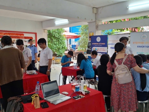 STEPPING STONES EDUCATION ĐỒNG HÀNH CÙNG THPT NGUYỄN AN NINH , TPHCM TRONG NGÀY HỘI TƯ VẤN TUYỂN SINH QUA HOẠT ĐỘNG TRẢI NGHIỆM STEM - AI