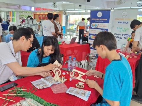 STEPPING STONES EDUCATION ĐỒNG HÀNH CÙNG THPT NGUYỄN AN NINH , TPHCM TRONG NGÀY HỘI TƯ VẤN TUYỂN SINH QUA HOẠT ĐỘNG TRẢI NGHIỆM STEM - AI