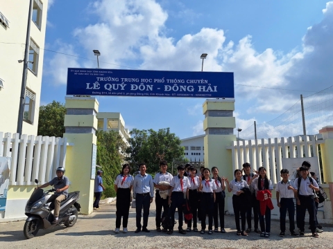 STEPPING STONES EDUCATION ĐỒNG HÀNH CÙNG KỲ THI OLYMPIC LẦN THỨ 1 THPT CHUYÊN LÊ QUÝ ĐÔNG - ĐÔNG HẢI