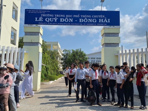 STEPPING STONES EDUCATION ĐỒNG HÀNH CÙNG KỲ THI OLYMPIC LẦN THỨ 1 THPT CHUYÊN LÊ QUÝ ĐÔNG - ĐÔNG HẢI