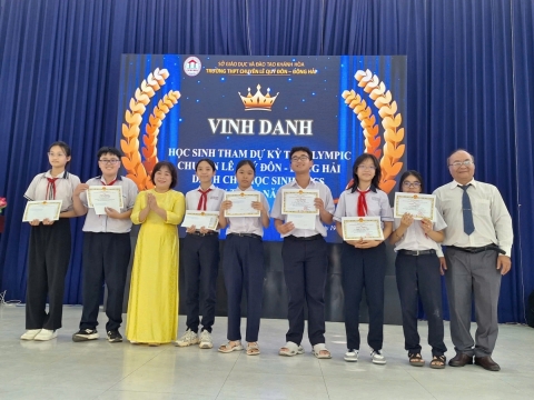 STEPPING STONES EDUCATION ĐỒNG HÀNH CÙNG KỲ THI OLYMPIC LẦN THỨ 1 THPT CHUYÊN LÊ QUÝ ĐÔNG - ĐÔNG HẢI