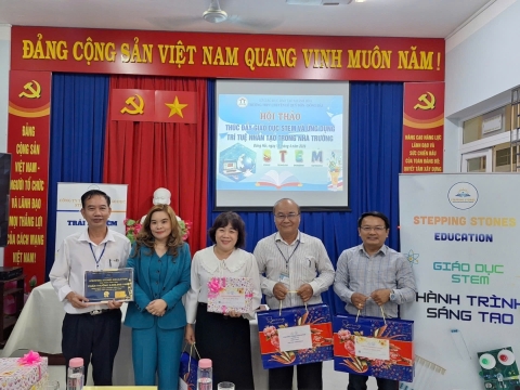 STEPPING STONES EDUCATION ĐỒNG HÀNH CÙNG KỲ THI OLYMPIC LẦN THỨ 1 THPT CHUYÊN LÊ QUÝ ĐÔNG - ĐÔNG HẢI