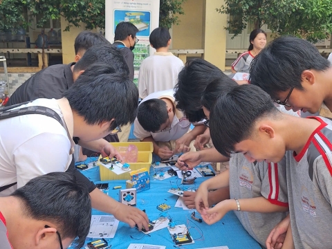 STEPPING STONES EDUCATION ĐỒNG HÀNH CÙNG THPT PHẠM PHÚ THỨ TẠI NGÀY HỘI STEM  AI TỔ CHỨC VÀO 8/5/ 2026