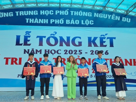 STEPPING STONES EDUCATION ĐỒNG HÀNH CÙNG THPT NGUYỄN DU - BẢO LỘC - TRAO TẶNG 2 PHÒNG HỌC STEM - AI VÀ HỌC BỔNG KHUYẾN HỌC