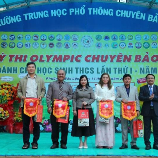 STEPPING STONES EDUCATION ĐỒNG HÀNH CÙNG THPT CHUYÊN BẢO LỘC TẠI KÌ THI OLYMPIC LẦN THỨ NHẤT